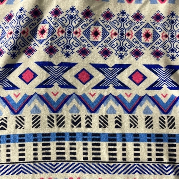 Skies Are Blue sleeveless geometric knit blouse - Picture 2 of 4